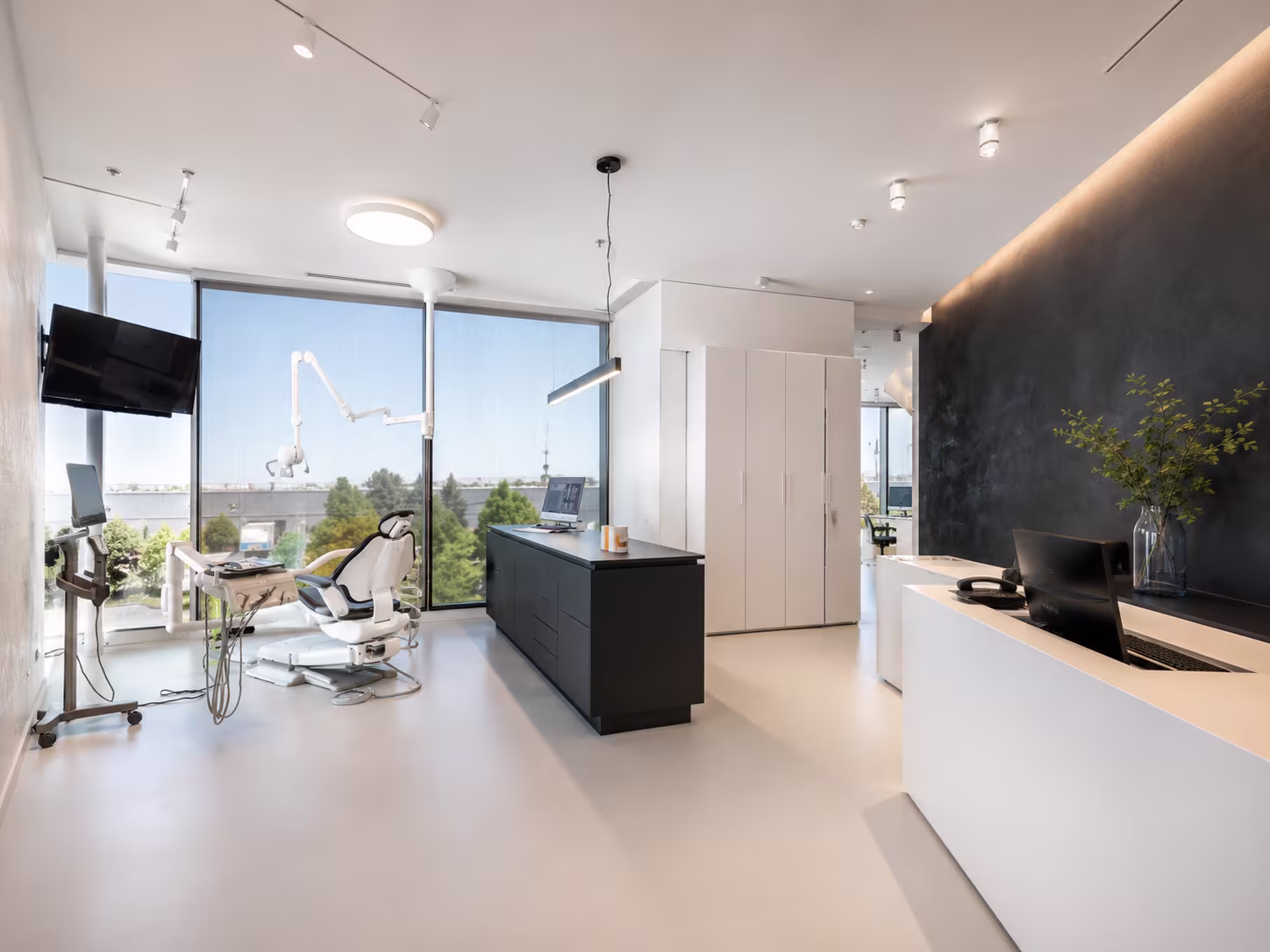 Interior elegante da Golden Way Clinic
